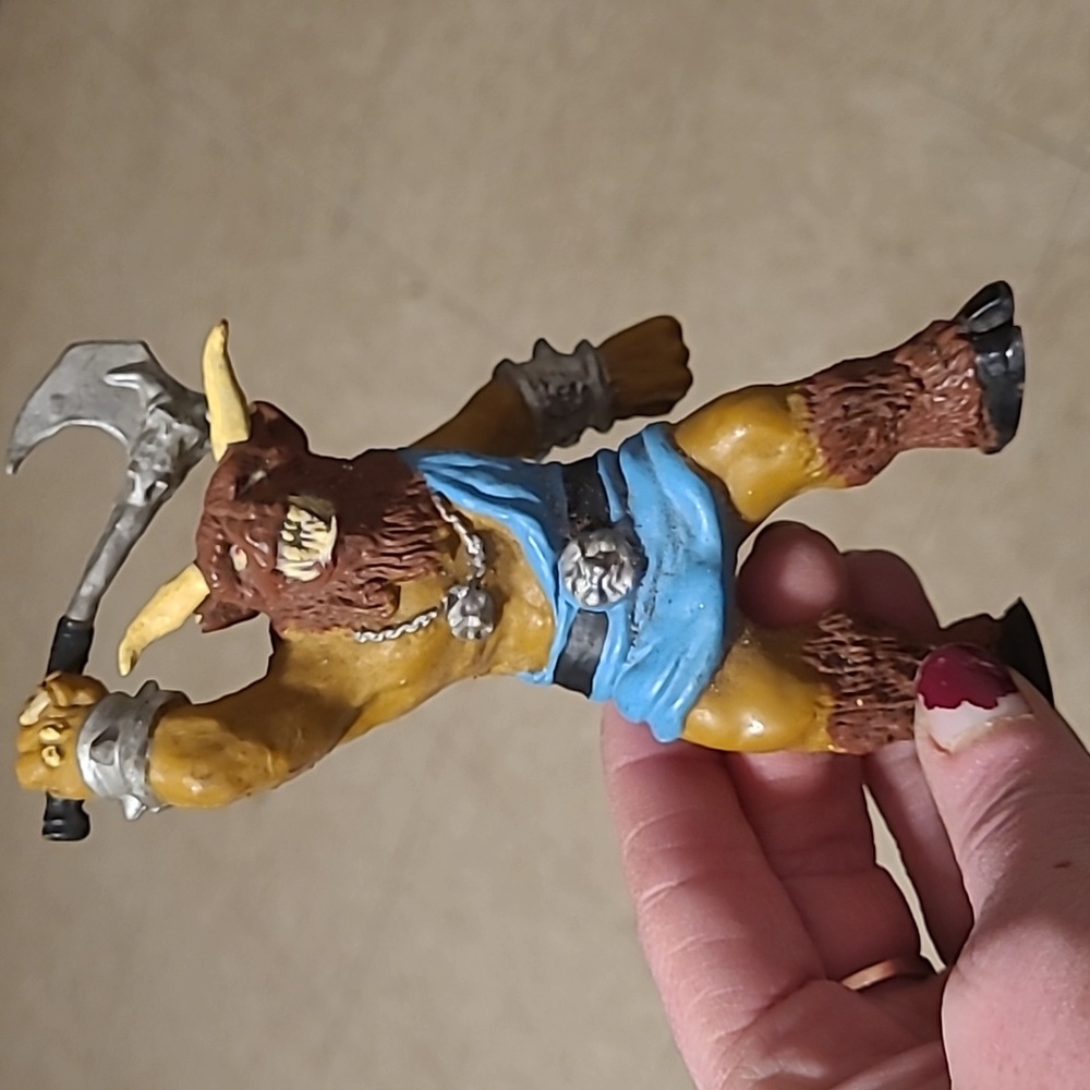 Advanced dungeons and dragons minotaur 6in figure